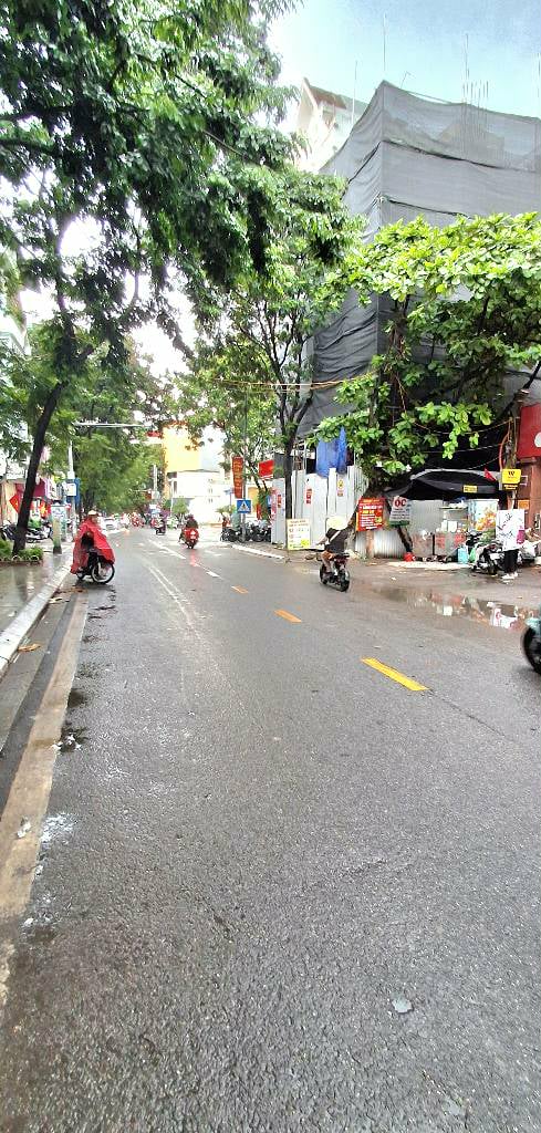 CHÍNH CHỦ BÁN GẤP NHÀ ĐỘI CẤN TT BA ĐÌNH DÂN XÂY 30M X 6 TẦNG MT 4,3M NHỈNH 6 TỶ