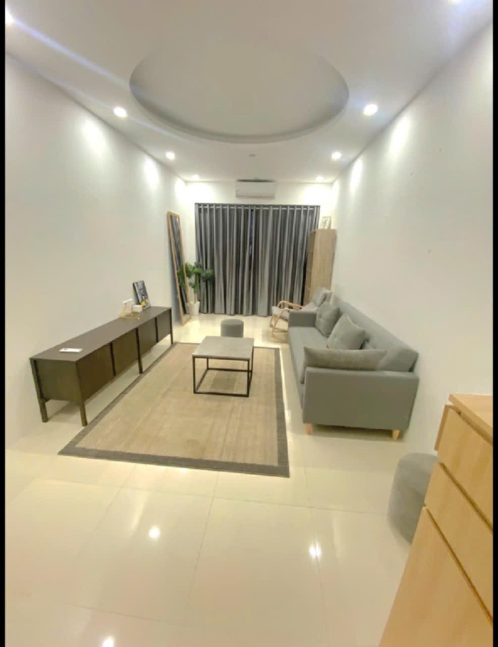 BÁN GẤP NHÀ LÝ NAM ĐẾ HOÀN KIẾM GIÁP RANH BA ĐÌNH KD Ô TÔ ĐỖ CỬA 42M X 4 TẦNG 13 TỶ 9