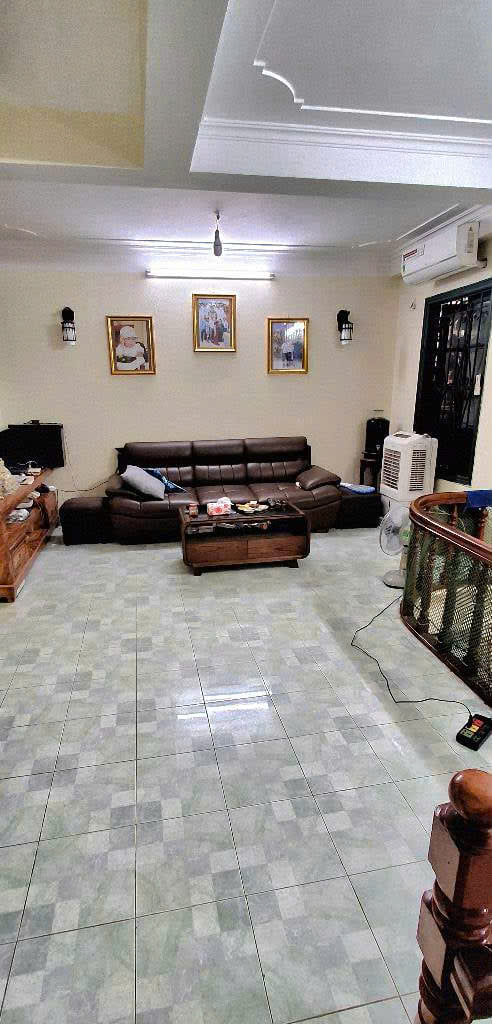 BÁN GẤP NHÀ ĐỘI CẤN TT BA ĐÌNH DÂN XÂY 30M X 6 TẦNG MT 4,3M NHỈNH 6 TỶ  .