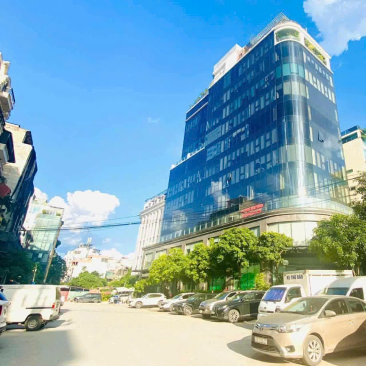 BÁN GẤP NHÀ GIANG VĂN MINH PHỐ VIP BA ĐÌNH KD, Ô TÔ THANG MÁY 40M X 7 TẦNG MT 4M 16 TỶ