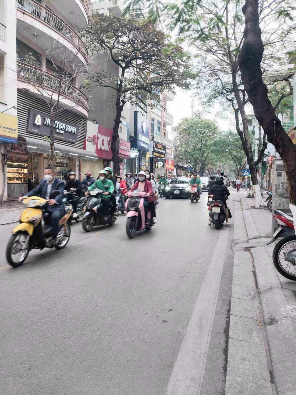 BÁN GẤP MẢNH ĐẤT VÀNG ĐỘI CẤN TT BA ĐÌNH SÓT LẠI Ô TÔ GARA 120M MT 5M 24 TỶ