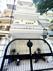 BÁN GẤP NHÀ ĐỘI CẤN TT BA ĐÌNH GIÂP RANH CẦU GIẤY Ô TÔ KD 100M X 4 TẦNG MT 5,2M 23 TỶ 9