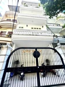 BÁN GẤP NHÀ ĐỘI CẤN TT BA ĐÌNH GIÂP RANH CẦU GIẤY Ô TÔ KD 100M X  4 TẦNG MT 5,2M 25 TỶ