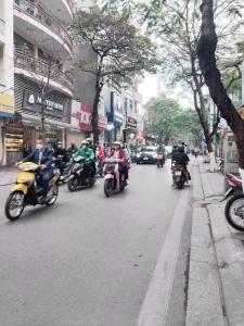 BÁN GẤP MẢNH ĐẤT VÀNG ĐỘI CẤN TT BA ĐÌNH SÓT LẠI Ô TÔ GARA 120M MT 5M 24 TỶ