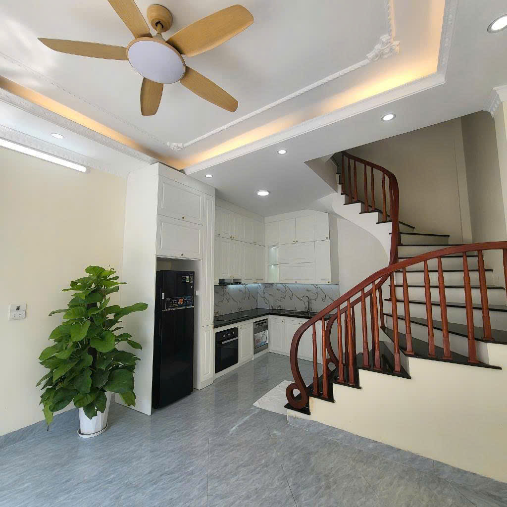 Bán nhà Thạch Bàn 31m 6tầng MT 4,6m giá 6,5tỷ