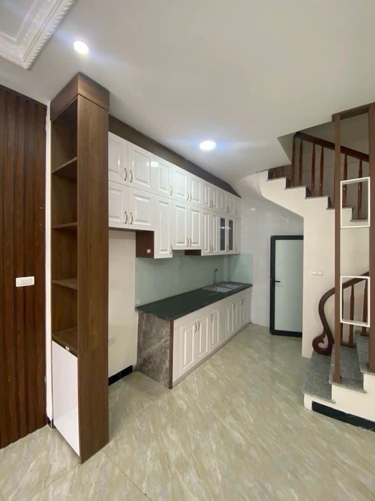 Bán nhà Long Biên 34m 5tầng MT 3,3m giá 6,4tỷ