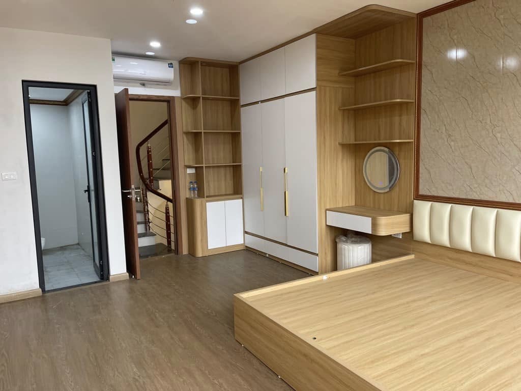 Bán nhà Phúc Lợi 32m 5tầng Mặt Tiền 3,92m Giá 5,25tỷ