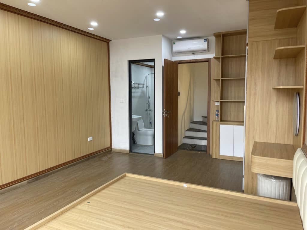 Bán nhà Phúc Lợi 32m 5tầng Mặt Tiền 3,92m Giá 5,25tỷ