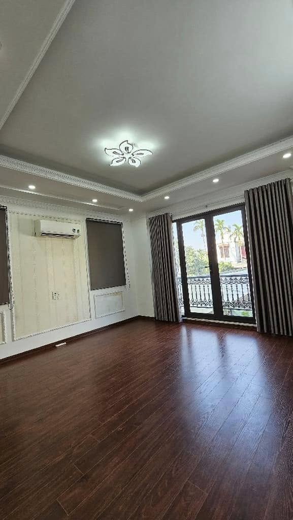 Bán nhà Vũ Xuân Thiều 34m 6tầng Mặt Tiền 5m Giá 5,5tỷ