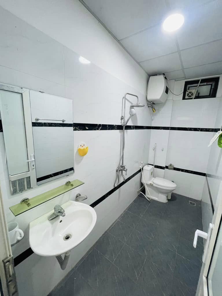 Bán nhà Thạch Bàn 30m 5tầng Mặt Tiền 3,3m Giá 4,75tỷ