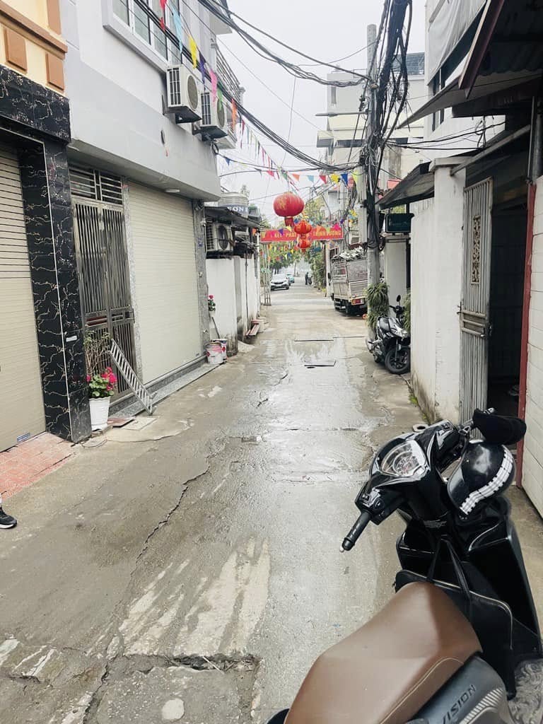 Bán nhà Thạch Bàn 30m 5tầng Mặt Tiền 3,3m Giá 4,75tỷ
