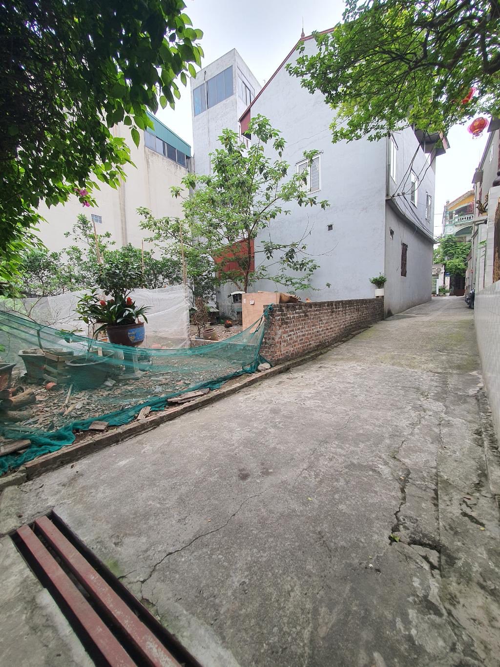 BÁN ĐẤT ĐẸP - NỞ HẬU - Ô TÔ VÀO TẬN NƠI - CÁCH Ô TÔ TRÁNH 20M - GIÁ TỐT