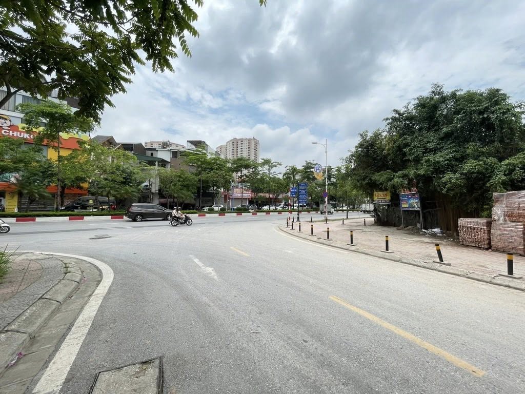 THẠCH BÀN -LONG BIÊN - NHÀ DÂN XÂY - HAI THOÁNG - NGÕ NÔNG - GẦN Ô TÔ TRÁNH