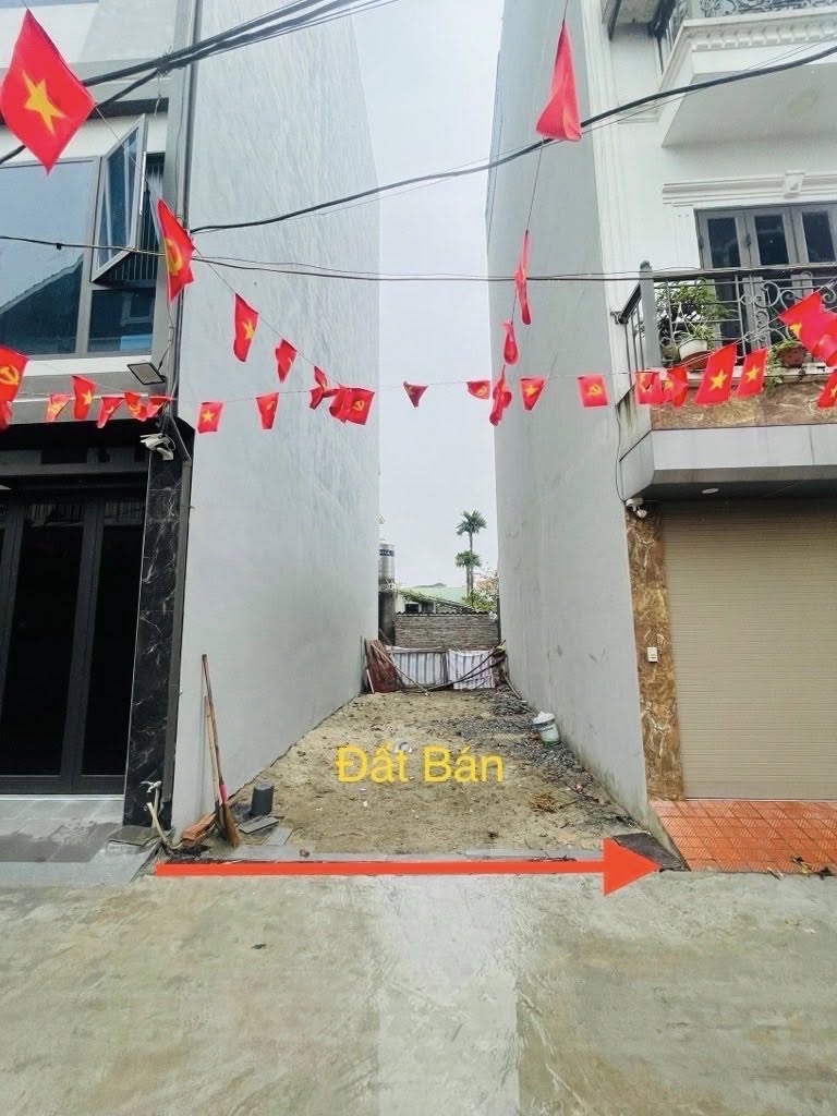 BÁN ĐẤT ĐÔNG DƯ 40m - Ô TÔ 16 CHỖ ĐỖ CỬA - SỔ ĐỎ VUÔNG ĐẸP