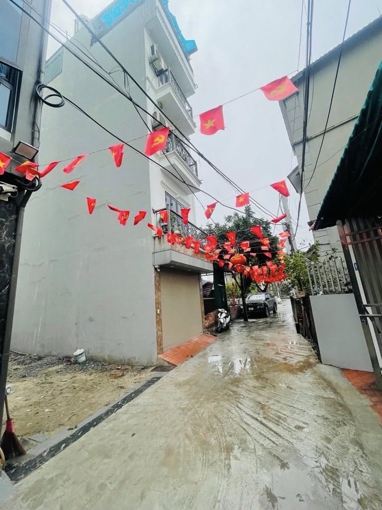 BÁN ĐẤT ĐÔNG DƯ 40m - Ô TÔ 16 CHỖ ĐỖ CỬA - SỔ ĐỎ VUÔNG ĐẸP