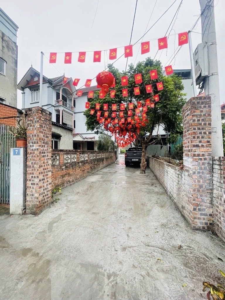 BÁN ĐẤT ĐÔNG DƯ 40m - Ô TÔ 16 CHỖ ĐỖ CỬA - SỔ ĐỎ VUÔNG ĐẸP