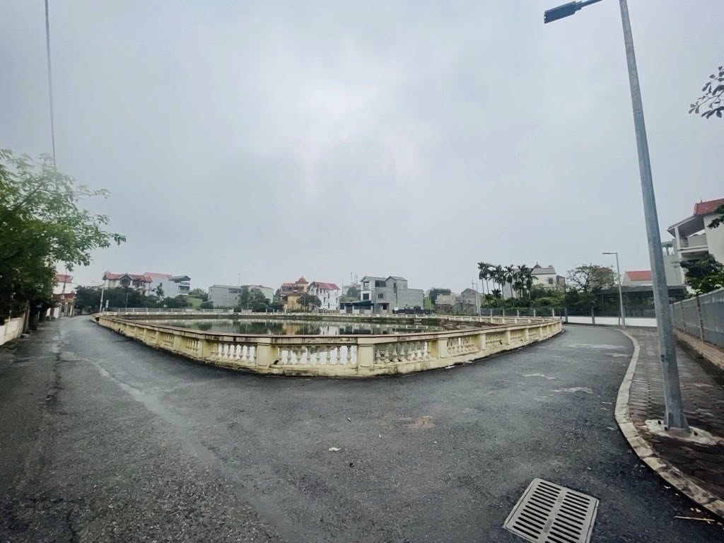 BÁN ĐẤT ĐÔNG DƯ 40m - Ô TÔ 16 CHỖ ĐỖ CỬA - SỔ ĐỎ VUÔNG ĐẸP