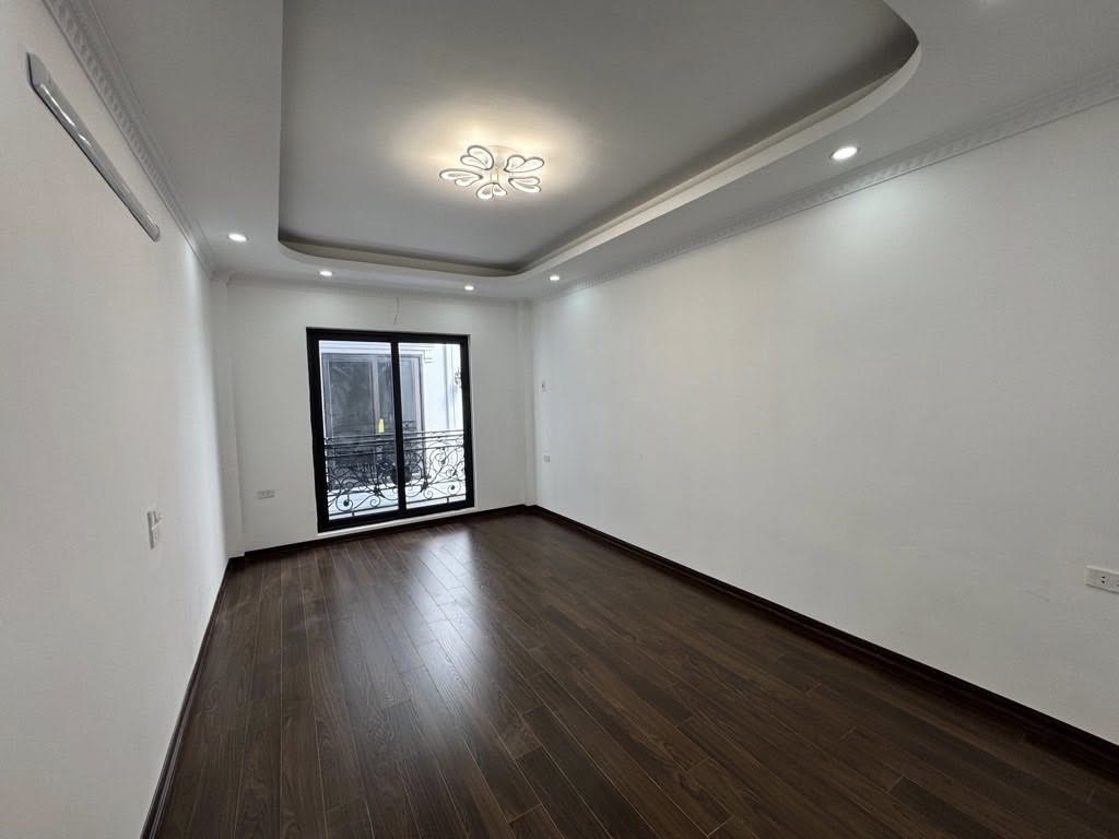NHÀ ĐẸP CỰ KHỐI - LONG BIÊN 5tầng - TẶNG NỘI THẤT - Ở LUÔN - Nhỉnh 5tỷ