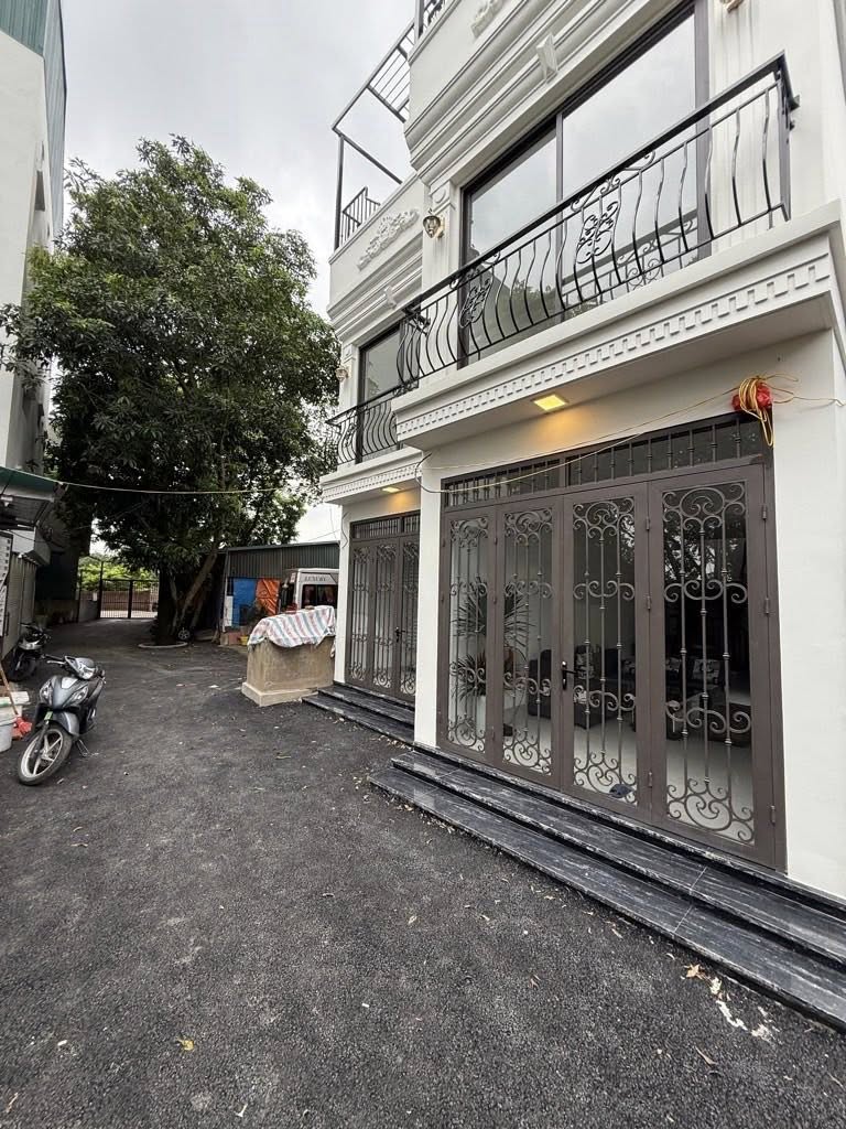 NHÀ MỚI CỰ KHỐI 30m 4tầng MT 4,5m - 3 phòng ngủ - Giá 4,15tỷ