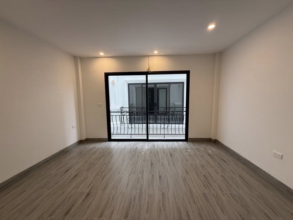 NHÀ MỚI CỰ KHỐI 30m 4tầng MT 4,5m - 3 phòng ngủ - Giá 4,15tỷ