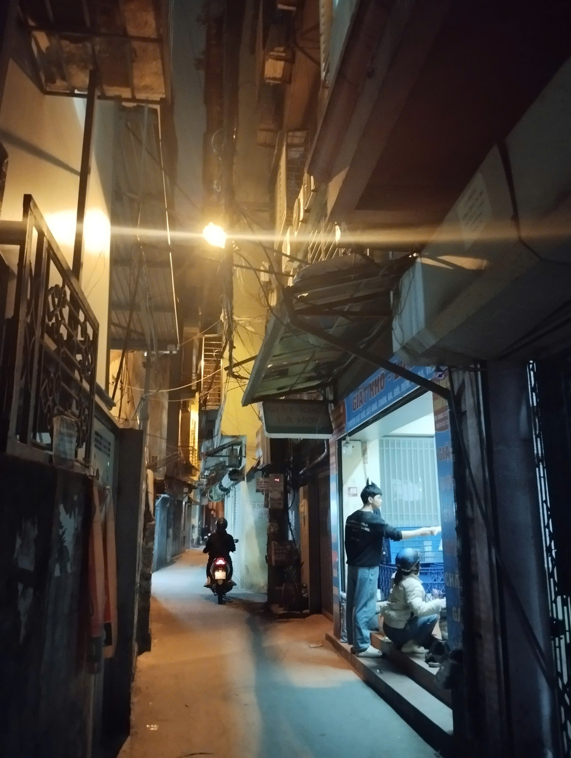 NHÀ DÒNG TIỀN HỒ TÙNG MẬU - MAI DỊCH, CCMN 10P - DT 40 TR/TH, 2 THOÁNG. 0974984929