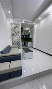 ĐẸP! Nguyễn Khang NHÀ ĐẸP FULL NỘI THẤT, GẦN PHỐ, DÂN XÂY - 6,x TỶ 0974984929