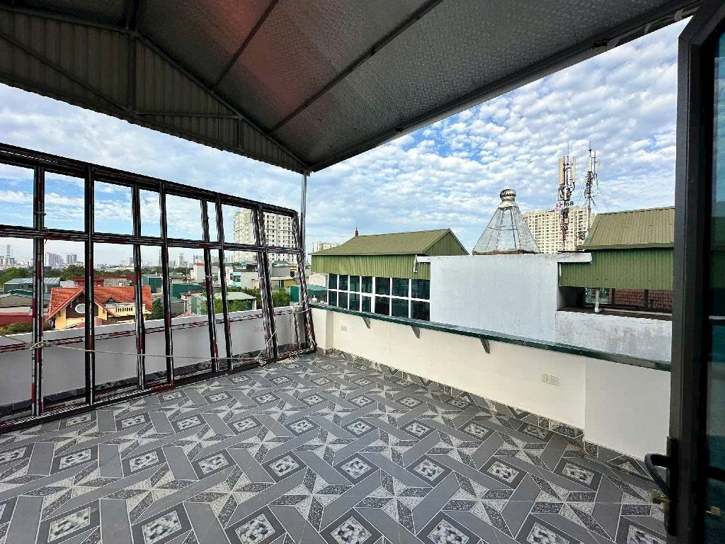 Nhà Tam Trinh - Hoàng Mai Nhà nằm vị trí đắc địa, ra khỏi cửa là ô tô tránh ở cực sướng, xung quanh đầy đủ tiện ích. Thiết kế: Dt :40 x 5 tầng - Giá chào Nhỉnh 5 tỷ  T1: Khách - Bếp - WC T2 3 4: Phòng ngủ master