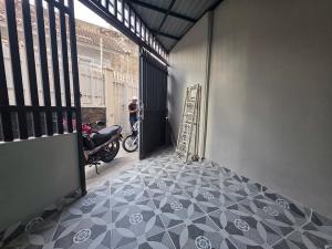 Bạn Nhà Q7- 2 TẦNG 2 PN 2 WC - Sân ĐỂ XE RỘNG RÃI - Không Quy hoạch- Chỉ 4t3.
