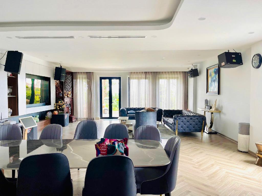 Hiếm - Toà Văn Phòng 65m2 6 tầng Mt gần 6m. LH ngay 0988505246.