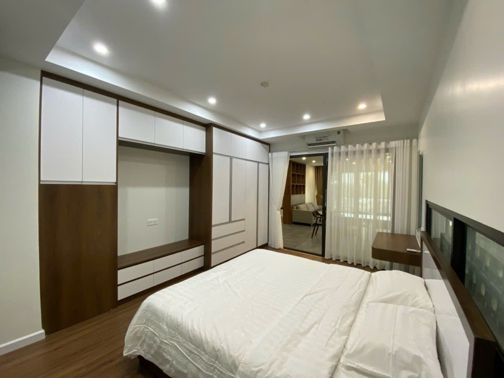 BÁN CĂN NHÀ PHỐ KIM MÃ BA ĐÌNH, Ô TÔ, THANG MÁY, NHIỀU TIỆN ÍCH. LH: 0988505246.