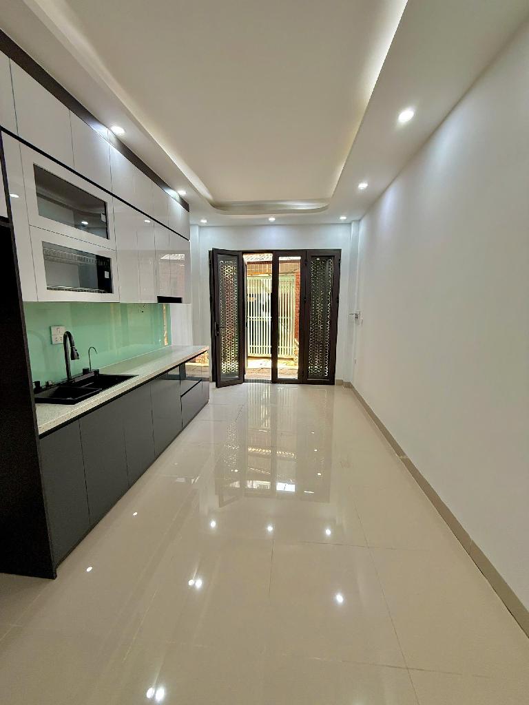Bán nhà Ba Đình, thang máy, ô tô, không QH, 8.4 tỷ. Lh: 0392863486..