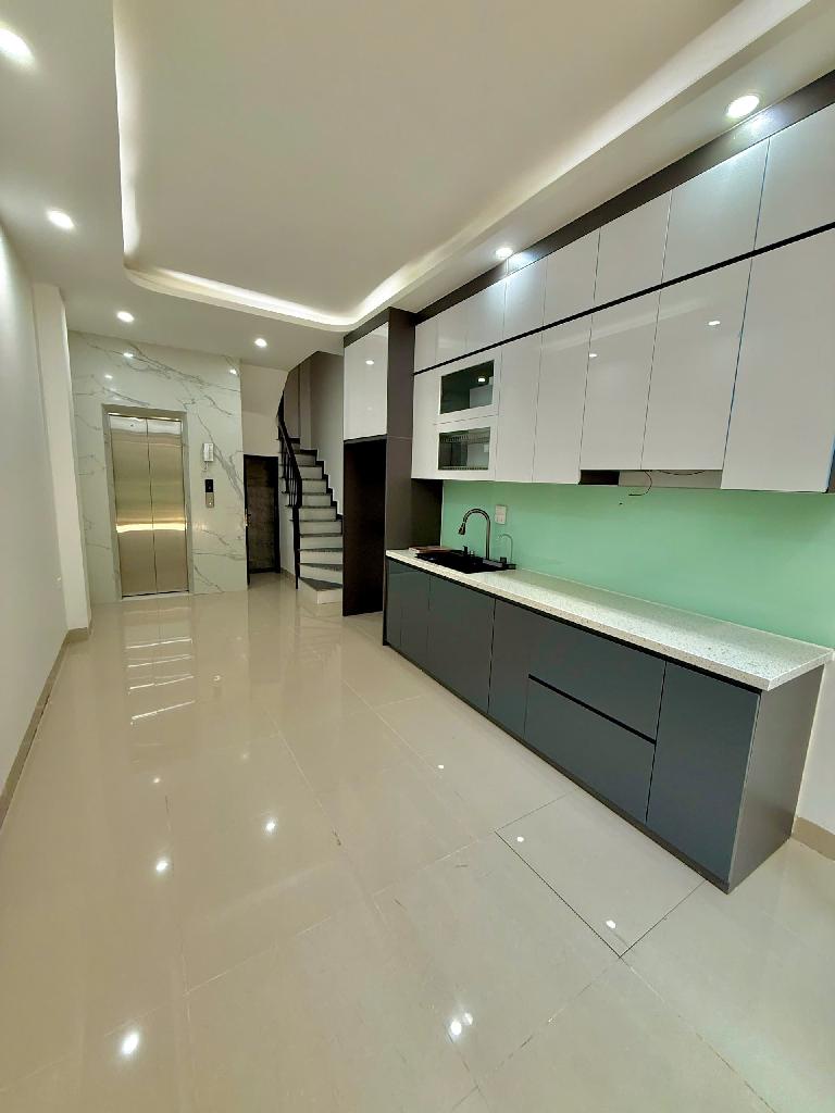 Bán nhà Ba Đình, thang máy, ô tô, không QH, 8.4 tỷ. Lh: 0392863486..