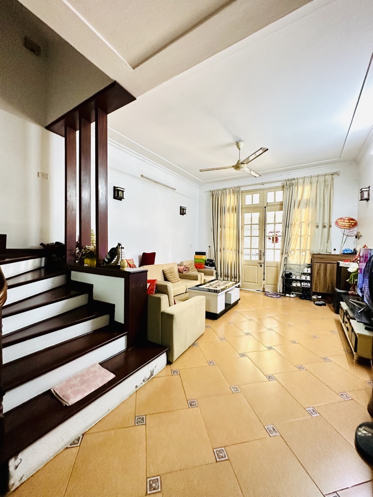 Bán nhà Tứ Liên_Tây Hồ, ô tô đỗ cửa, kinh doanh, mt 4.6 m, 15.8 tỷ. Lh: 0392863486.