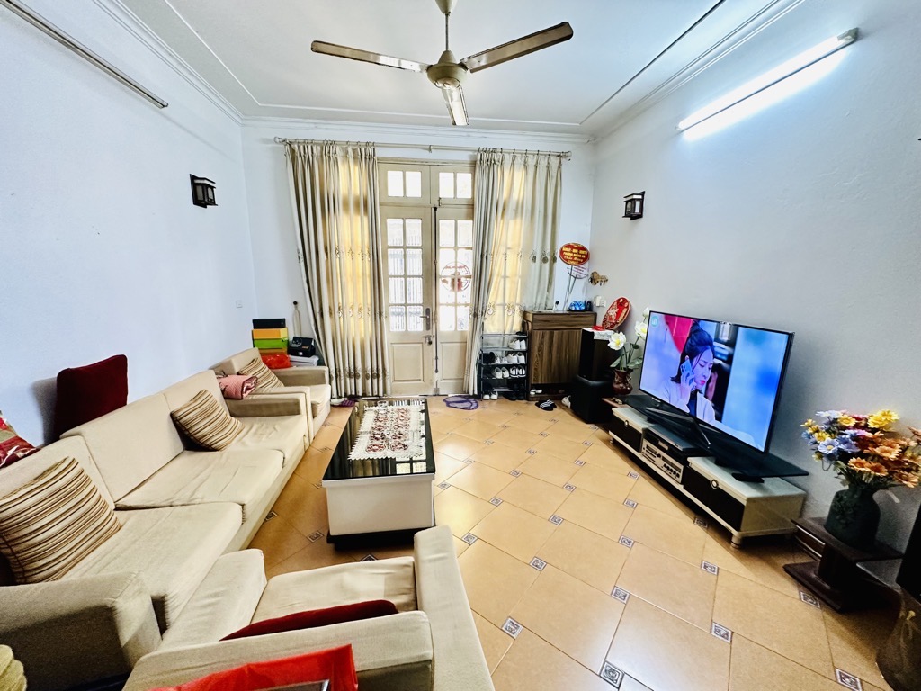 Bán nhà Tứ Liên_Tây Hồ, ô tô đỗ cửa, kinh doanh, mt 4.6 m, 15.8 tỷ. Lh: 0392863486.