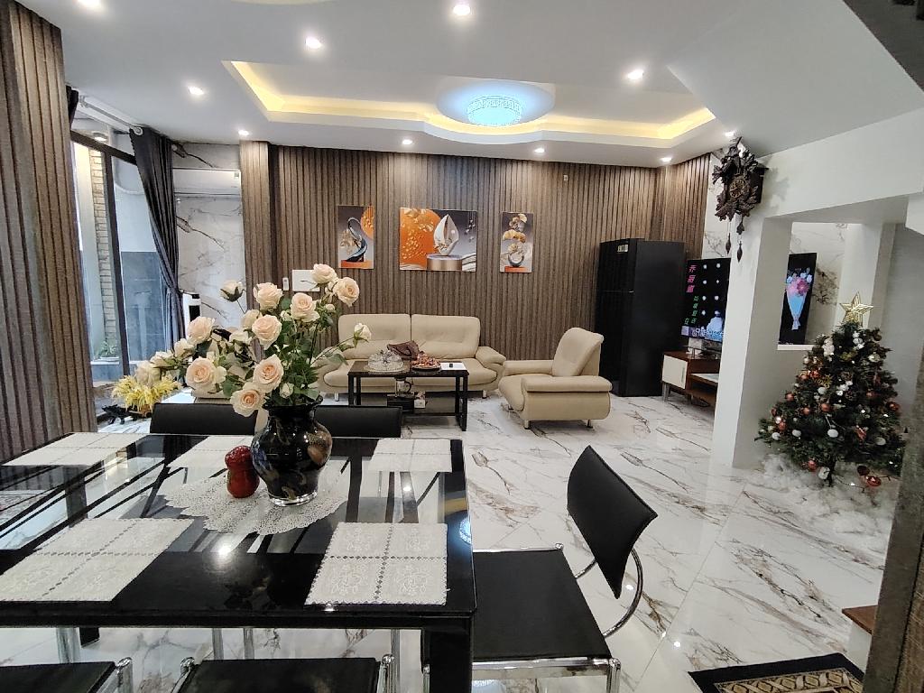 Bán nhà phố Bồ Đề, Long Biên, ô tô đỗ cửa chỉ 8.9 tỷ vs 46m 5T full nội thất. LH: 0392863486.