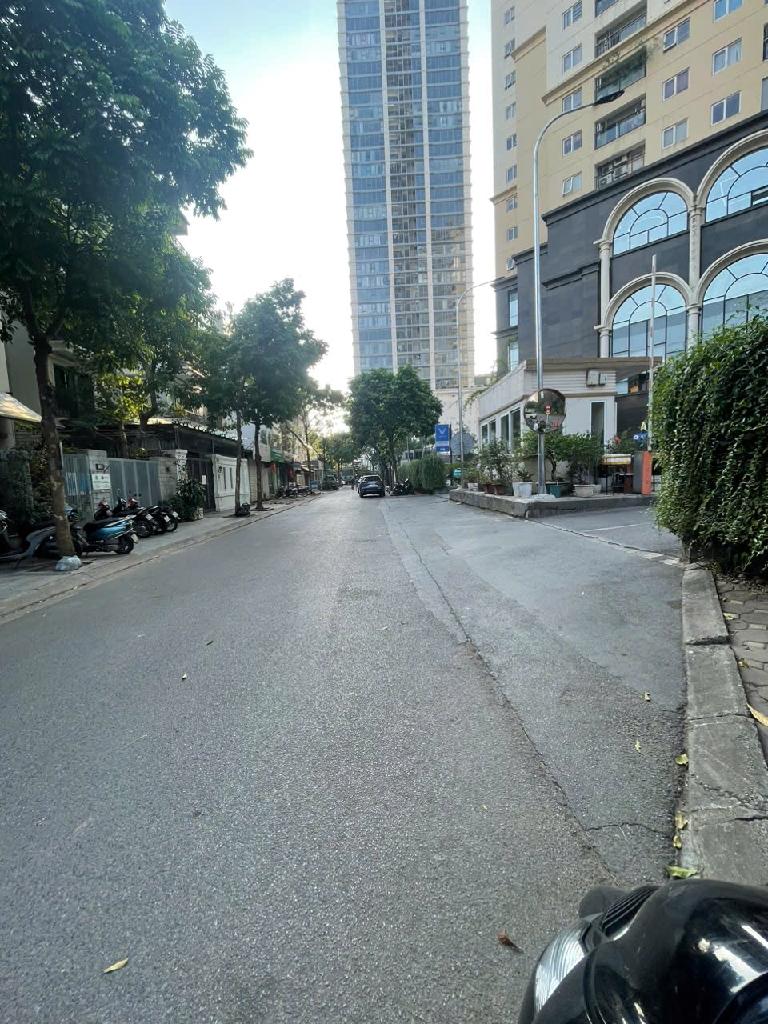Bán gấp toà Văn phòng 216m2 tại Tố Hữu, Trung Văn, ô tô đỗ cửa chỉ 57 tỷ. Lh: 0392863486.