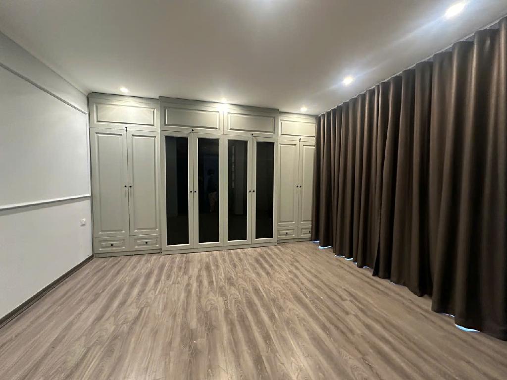 Bán nhà mặt phố Nguyên Hồng_kinh doanh_ chỉ 31.8 tỷ/ 52m2.