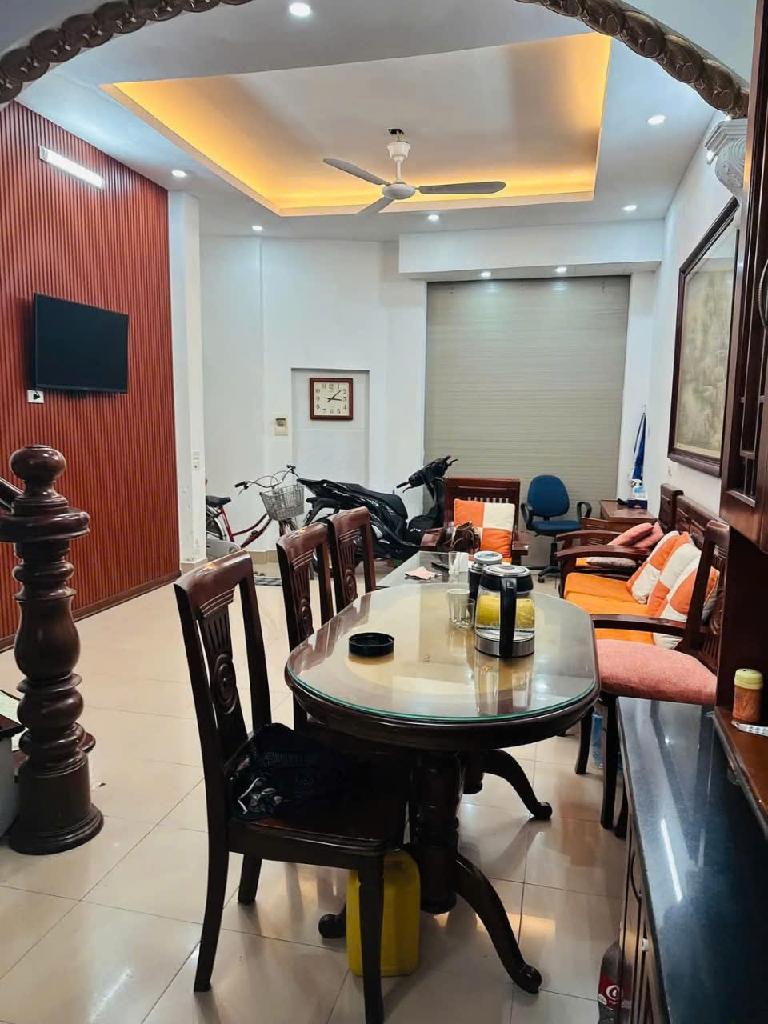 Bán nhà riêng P. Ngọc Hà, 20m ra ô tô, gần hồ điều hoà, 8 tỷ.