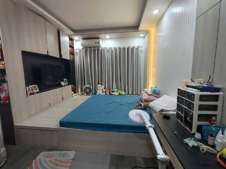 Bán gấp nhà Văn Cao, gần ô tô, nội thất đủ, 7.25 tỷ.