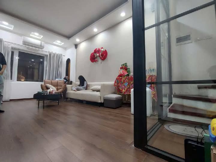 Bán gấp nhà Văn Cao, gần ô tô, nội thất đủ, 7.25 tỷ.