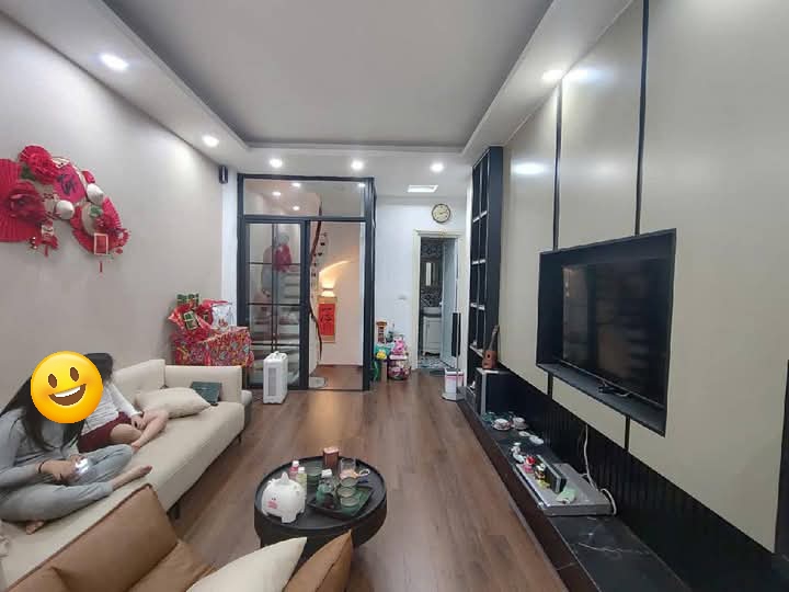 Bán gấp nhà Văn Cao, gần ô tô, nội thất đủ, 7.25 tỷ.