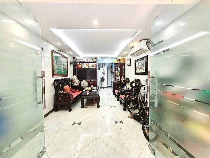 Bán nhà riêng Phố Tôn Đức Thắng, Đống Đa, ô tô đỗ cửa dt 38m2*6T full nội thất. Lh: 0392863486.