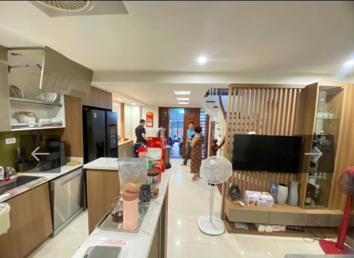 Bán nhà riêng Lạc Long Quân, nhà đẹp full nội thất gara ô tô, gần 100m chỉ 25 tỷ. LH: 0392863486.