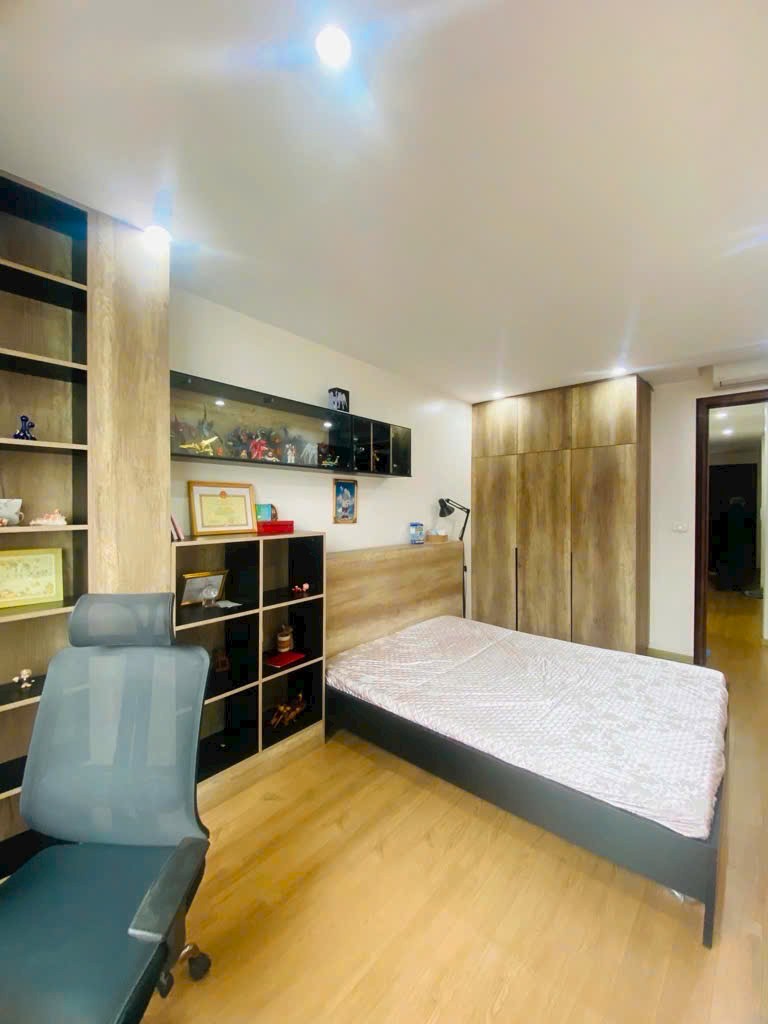 Bán nhà riêng gần hồ Tây, KINH DOANH, ngõ thông rộng chỉ 10.65 tỷ.
