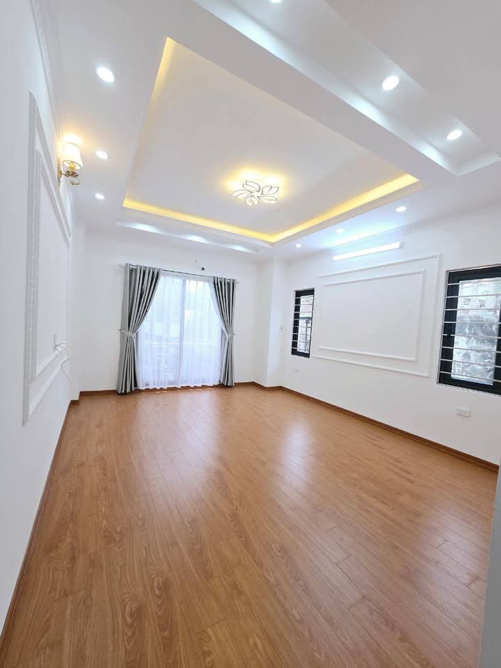 BÁN NHANH NHÀ ĐỐNG ĐA-THANG MÁY-PHÂN LÔ-Ô TÔ-15.5 TỶ.