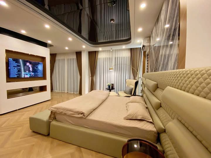 BÁN NHÀ SIÊU ĐẲNG CẤP, GẦN LĂNG BÁC, 4 THOÁNG, THANG MÁY, NỘI THẤT FULL,15.5 TỶ.