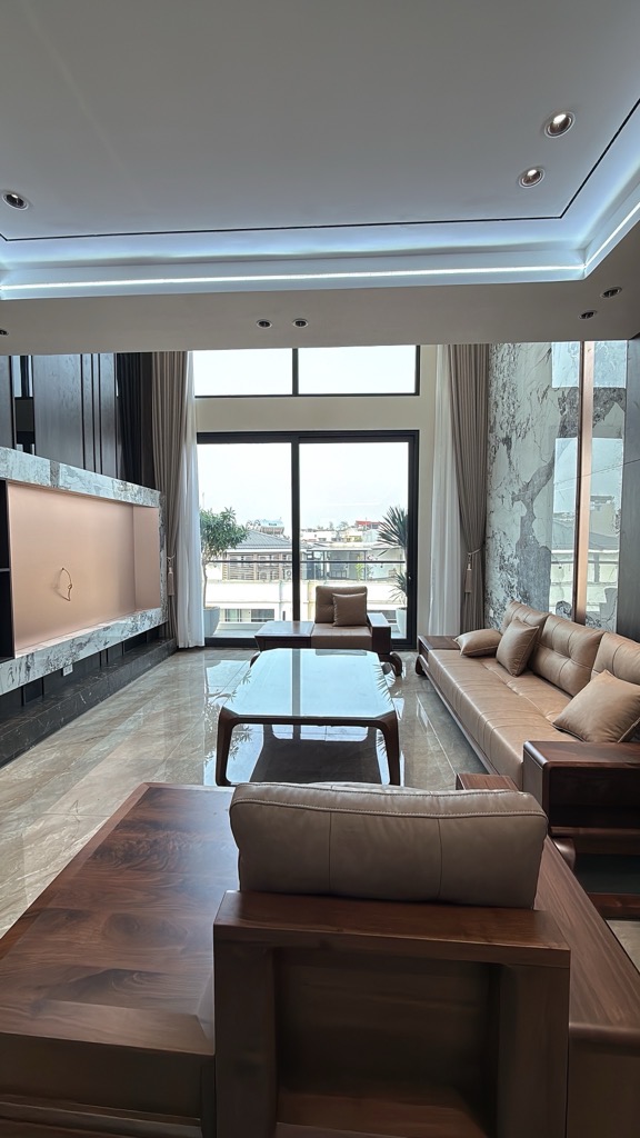 GIÁ TỐT NHẤT THỊ TRƯỜNG_TOÀ VĂN PHÒNG ĐẸP SỊN SÒ 8T GARA Ô TÔ TRÁNH.