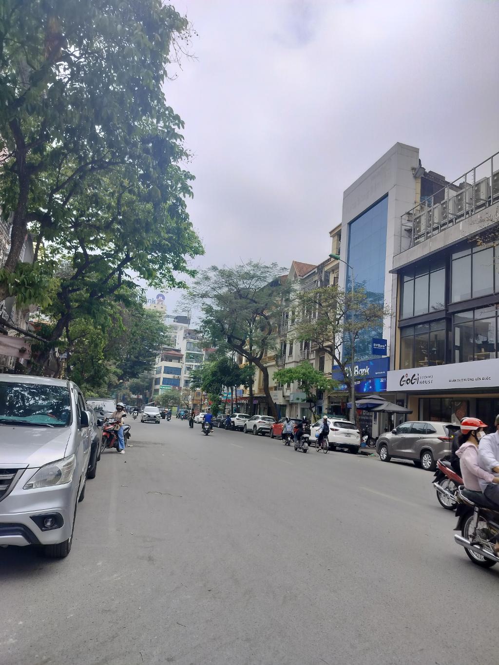 HIẾM HOÀNG CẦU_Ô TÔ_NGÕ THÔNG_NỘI THẤT ĐẸP_11.5 TỶ.