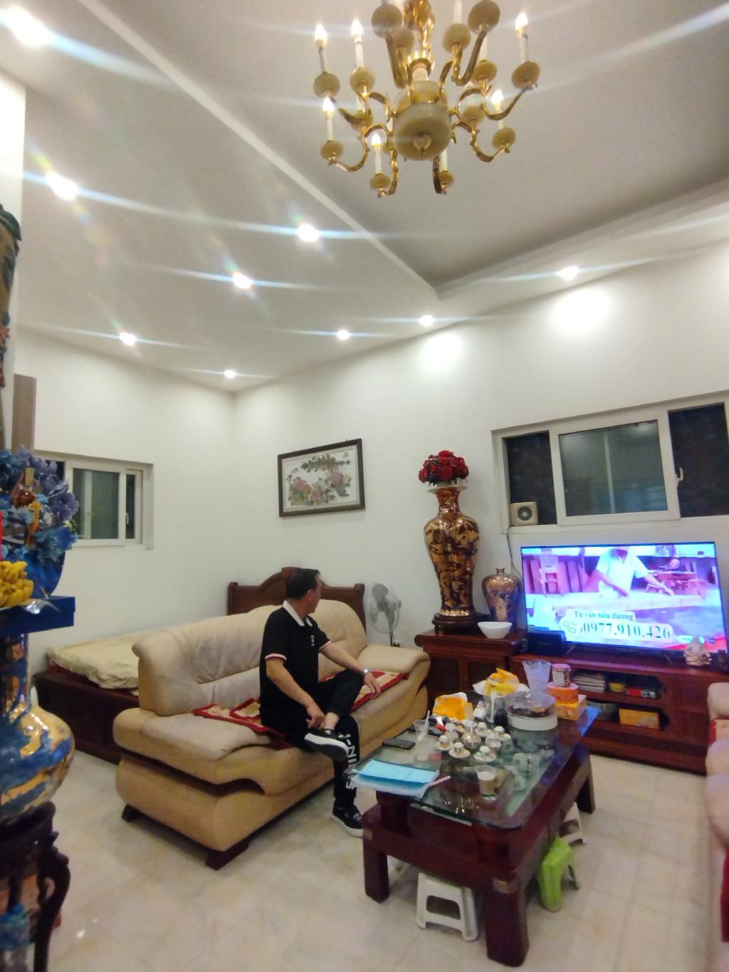 HIẾM HOÀNG CẦU_Ô TÔ_NGÕ THÔNG_NỘI THẤT ĐẸP_11.5 TỶ.