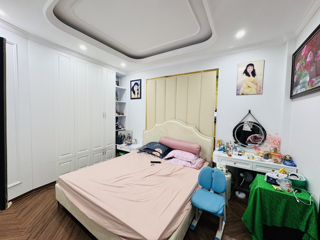 HIẾM BA ĐÌNH KHÔNG QUY HOẠCH–ĐẸP NGÂY NGẤT–FULL NỘI THẤT–Ô TÔ ĐỖ.